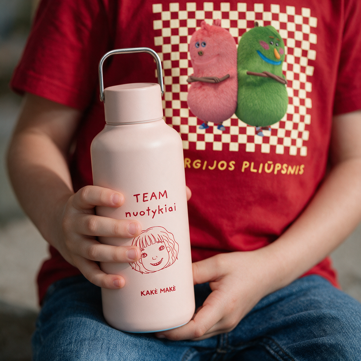 Kakė Makė x EQUA gertuvė 600 ml „Nuotykiai prasideda nuo šypsenos“ (rausva)